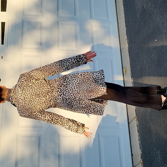 NWOT Leopard Print Trenchcoat! BONUS Carry-case or clutch purse! M - Picture 8 of 17